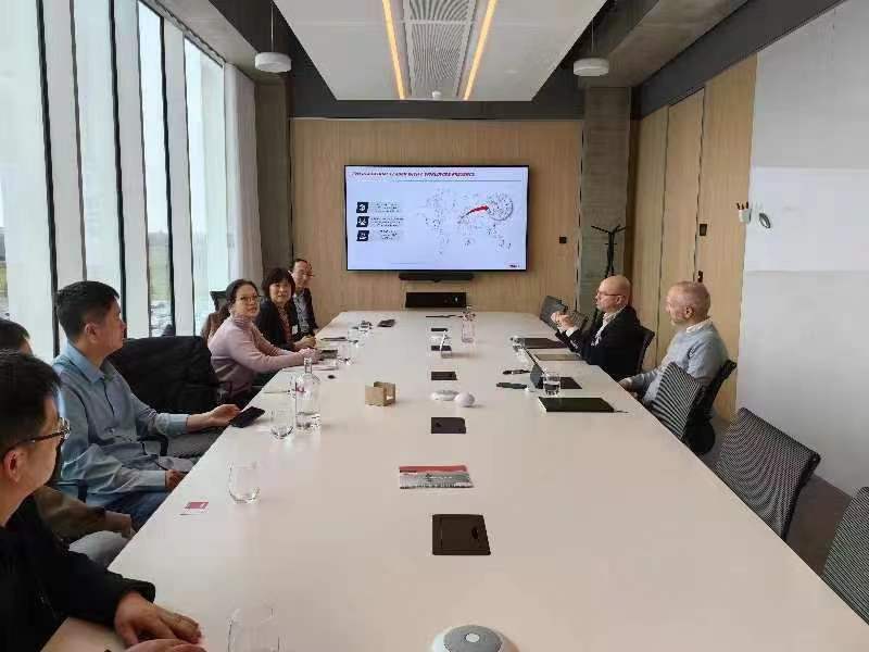 中国工程机械工业协会工业车辆分会张洁秘书长一行赴德观展 LogiMAT 2024，并到访 J9集团 集团参观互换